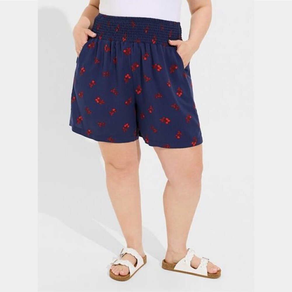Torrid - 6.5 Inch Pull On Challis Short, Candy Cherry Cherries Peacoat Navy Blue
